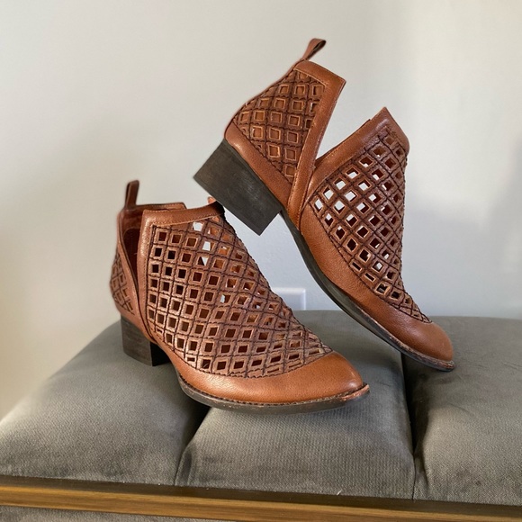 Jeffrey Campbell Shoes - Jeffrey Campbell Taggart Leather Brown Ankle Booties Size 8